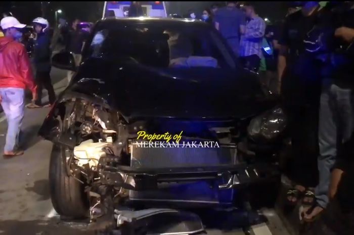 Honda HR-V tabrak 3 pemotor di Sudirman, satu orang meregang nyawa