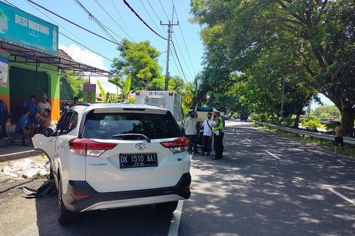 Toyota Rush yang menghantam tubuh Agus Suparnianto hingga tewas di Bypass Ida Bagus Mantra, Klungkung, Bali