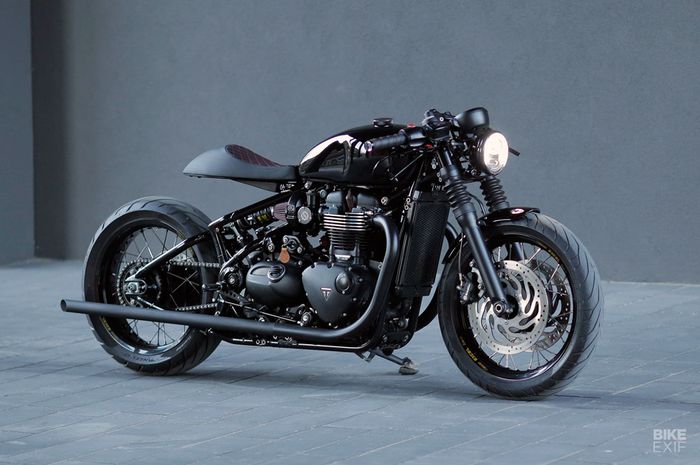 Triumph Bonneville Bobber bergaya cafe racer