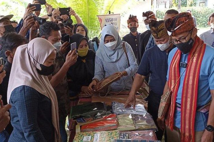 Menteri Parekraf, Sandiaga Salahuddin Uno mengunjungi desa wisata Tetebatu