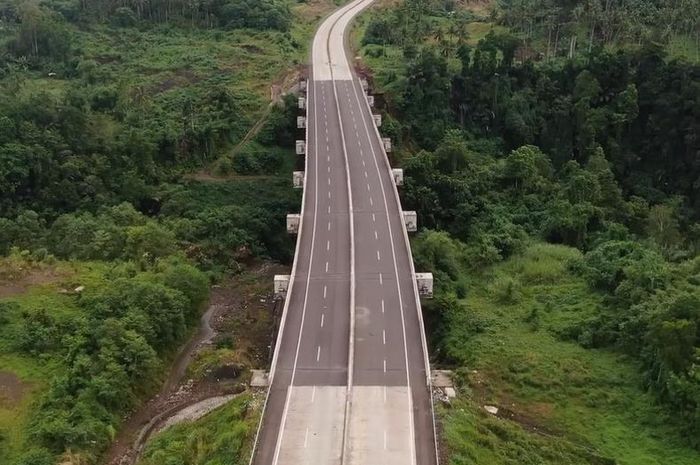 Jalan tol Manado-Bitung