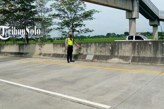 Korlantas Mabes Polri dan Manajemen PT JSN mengecek lokasi Km 517 sebagai titik pemasangan Speed Came, Rabu (23/2/2022). 