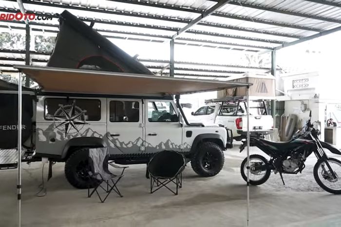 Camping pakai Land Rover Defender ini bisa sambil nonton TV