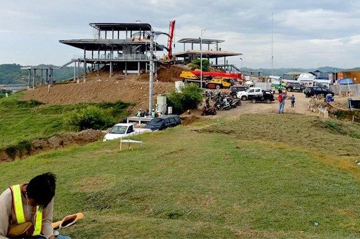 Bukit 360 menjadi lokasi tribun termahal sirkuit Mandalika saat MotoGP 2022, dipakai khusus Presiden Joko Widodo