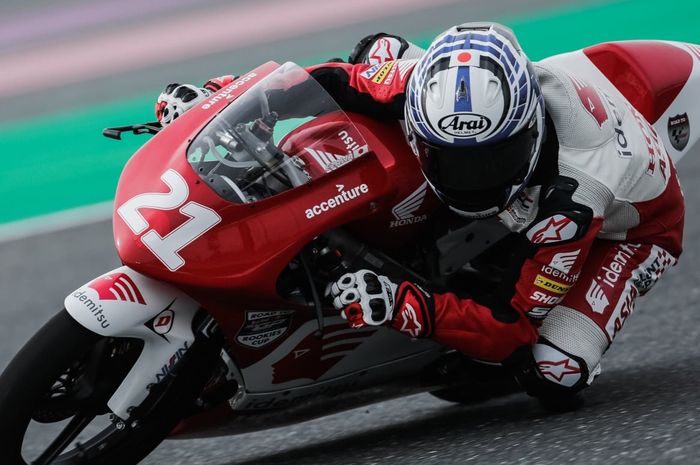 Pembalap asal Jepang, Shinya Ezawa sukses menangkan Race 1 IATC Qatar 2022, Sabtu (05/03/2022).