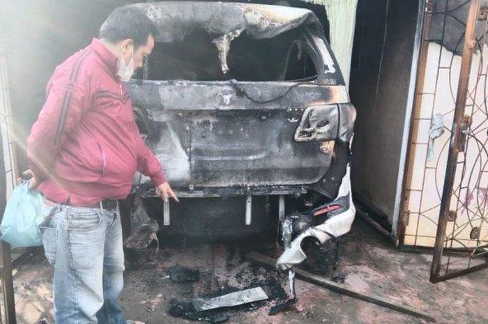 Toyota Fortuner milik karyawan PT Socfindo Bangun Bandar dibakar OTK di dalam garasi rumah