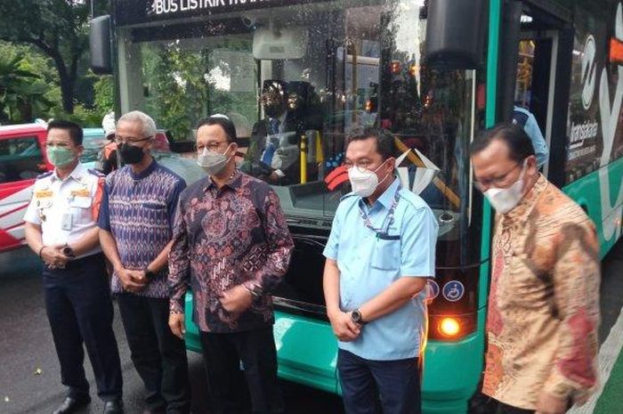 Sebanyak 30 unit bus listrik Transjakarta diluncurkan pada Selasa (08/03/2022).