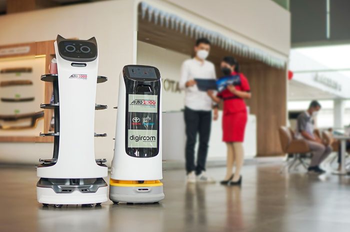 Auto2000 berikan pengalaman baru lewat Human Assist Technology dalam bentuk Robot Pelayan.