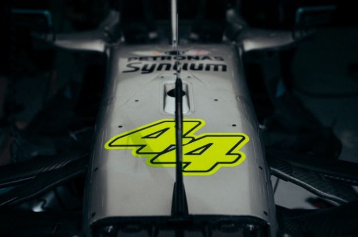 Warna baru nomor Lewis Hamilton