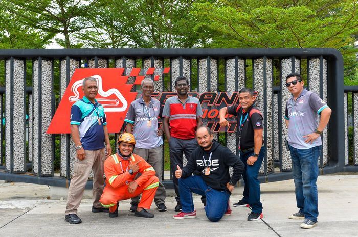 Sebanyak empat staf dan sepuluh marshal dari sirkuit Sepang, Malaysia bantu sirkuit Mandalika saat MotoGP Indonesia 2022.