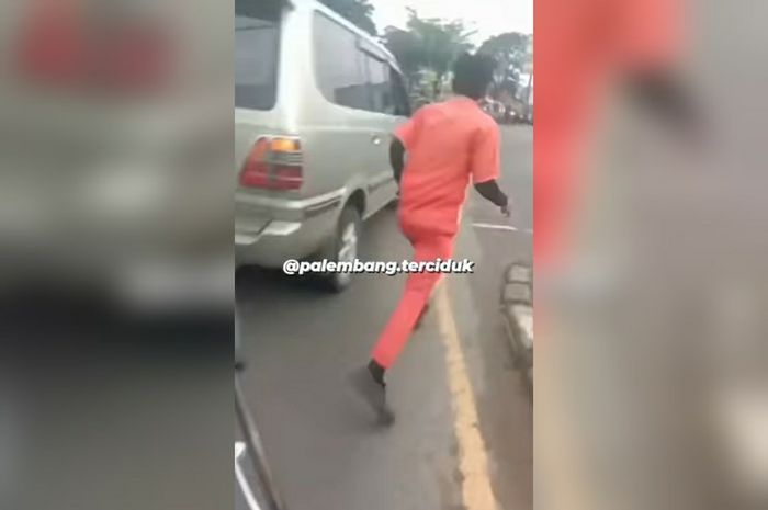 tangkap layar video kejadian Isi bensin Rp 415 ribu enggak dibayar, Kijang Kapsul malah kabur dari SPBU