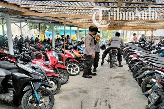 (ilustrasi) Polisi lakukan operasi knalpot brong sampai ke sekolah-sekolah