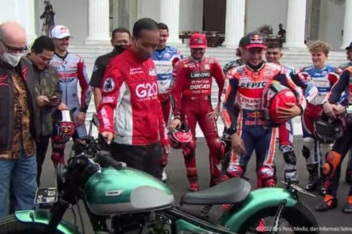 Presiden Jokowi saat bersama para pebalap motoGP di Istana
