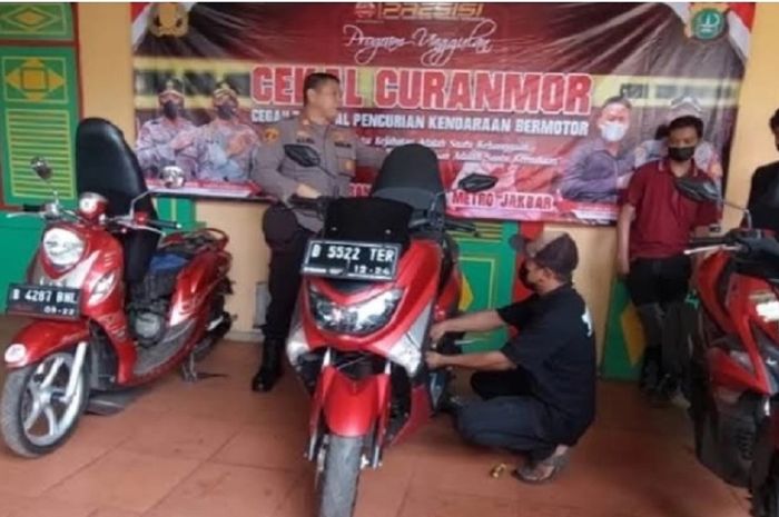 Sebanyak 150 motor dipasang alat anti maling di Polres Jakbar