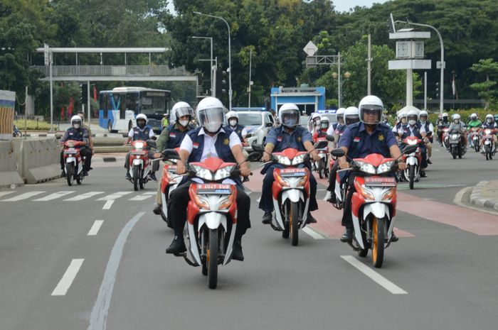 Acara parade  motor Konversi Sepeda Motor BBM ke Listrik Kementerian ESDM