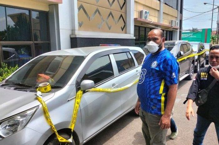 Barang bukti lima mobil rental yang digelapkan lima pelaku di Bandar Lampung