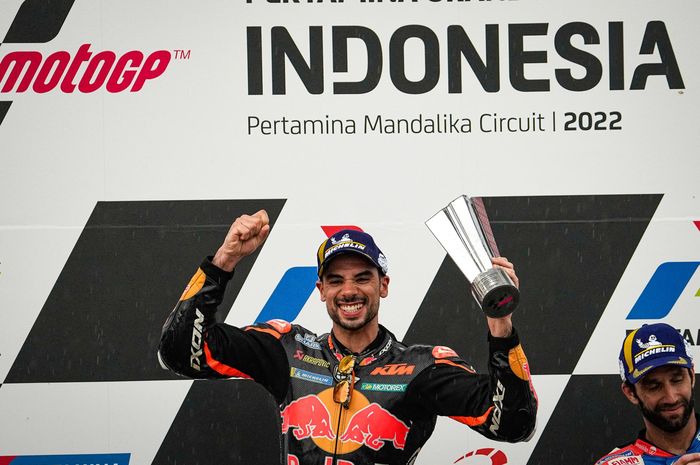 Berjaya di trek basah Sirkuit Mandalika, Miguel Oliveira enggan besar kepala usai menang di MotoGP Indonesia 2022, kini ia berharap menemukan konsistensi