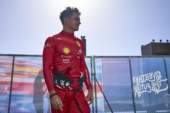 Charles Leclerc dua kali menjadi yang tercepat pada sesi latihan F1 Arab Saudi 2022. Cuma berakhir nabrak di dinding.
