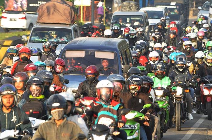 Ilustrasi mudik lebaran menggunakan motor