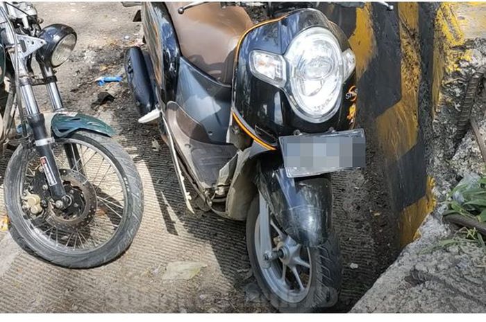 Petaka di Sitinjau Lauik, Scoopy rem blong hantam pembatas mementalkan penumpang, lebih selangkah bisa masuk jurang