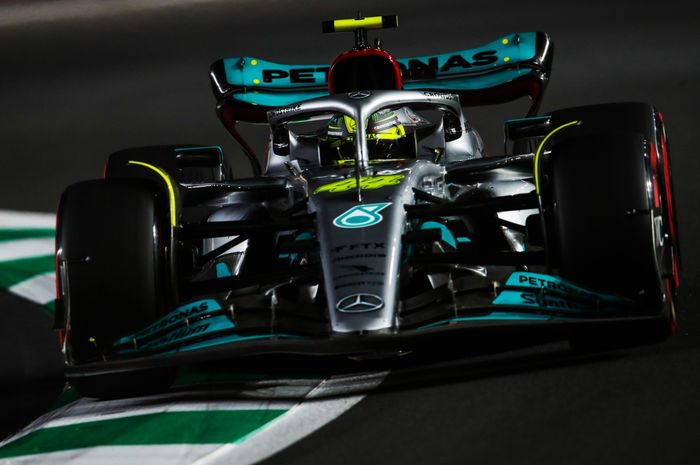 Lewis Hamilton start ke-15 pada balapan F1 Arab Saudi 2022