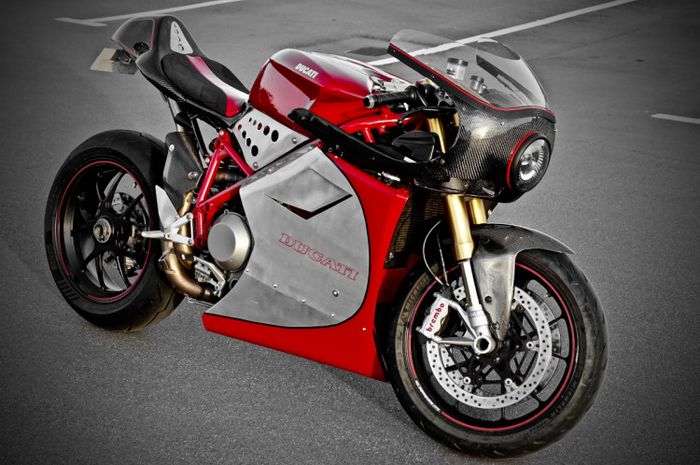 Ducati 1098S cafe racer garapan Badass Factor