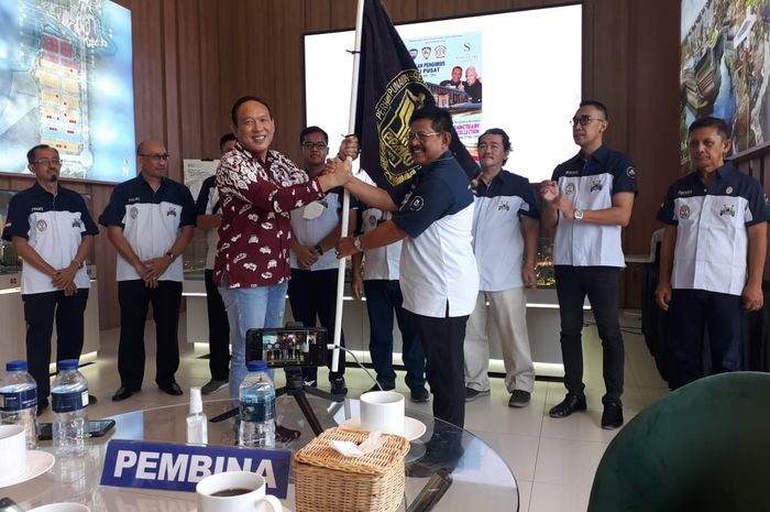 Pelantikan jajaran pengurus pusat Perhimpunan Penggemar Mobil Kuno Indonesia (PPMKI) dilakukan secara simbolis 