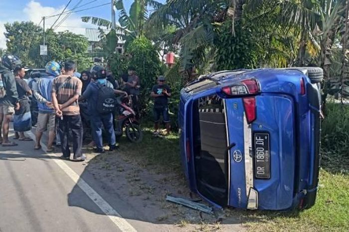 Avanza rebah hadap kiri usai disundul Rush