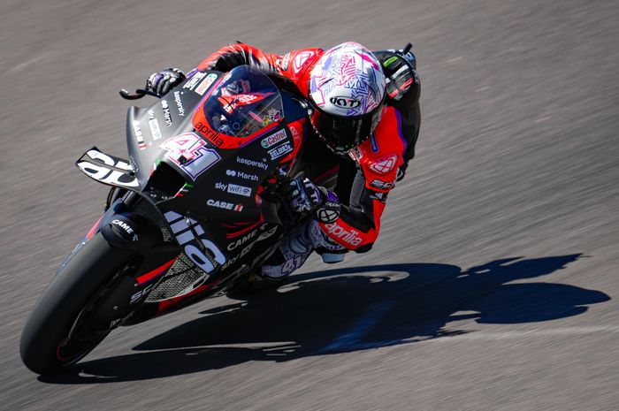 Aleix Espargaro menjadi pole seater MotoGP Argentina 2022. Pole position pertama bagi Aprilia di MotoGP. 