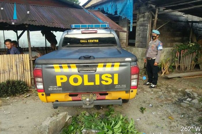 Mobil dinas Polres Kota Sibolga yang dikemudikan Bripka I (personel Polres Sibolga) menabrak seorang pejalan kaki di Tapanuli Utara, hingga meninggal dunia.