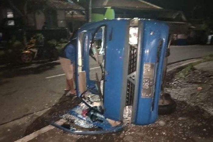 Mitsubishi Colt T120SS hancur lebur usai dirusak massa akibat dipakai maling dua warung di Cijangkar, Nyalindung, Sukabumi, Jawa Barat