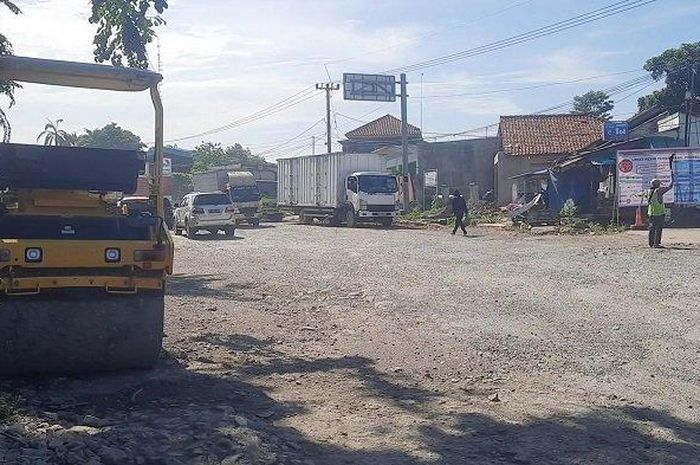 Kondisi jalan menuju GT Karawang Timur, Rabu (06/04/2022).