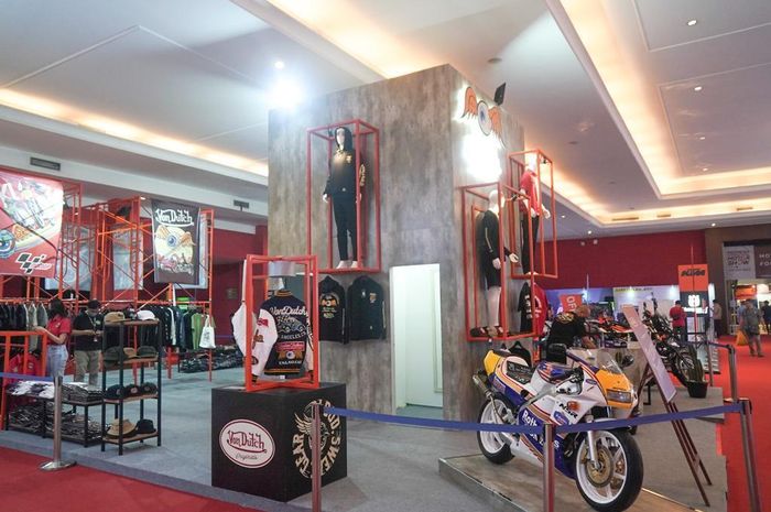 Von Dutch berkolaborasi dengan MotoGP menghadirkan produk-produk apparel di IIMS Hybrid 2022