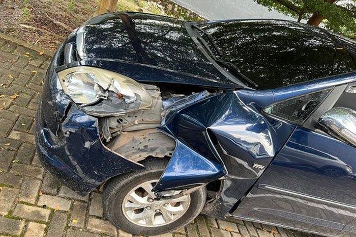 Kondisi Toyota Kijang Innova tim gabungan BNNP, Bea Cukai dan Polres Pangkalpinang setelah diseruduk mobil bandar narkoba