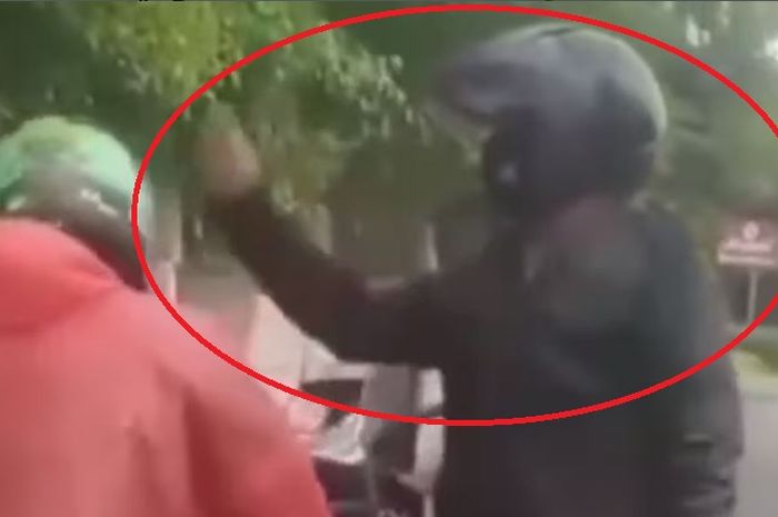 Pria ngaku anggota Polisi dalam lingkaran merah palak pengojek online sejuta sambil tempeleng kepala dan pamer pistol