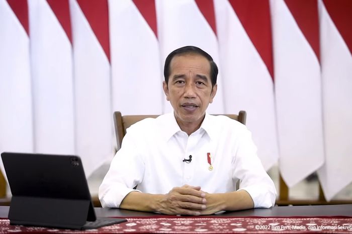 Presiden Jokowi saat memberikan keterangan pers terkait Cuti Bersama Idulfitri 1443 H.