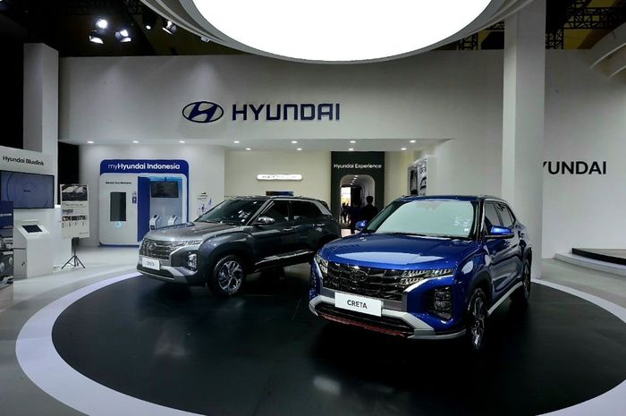 Teknologi canggih dan personalisasi bikin Hyundai Creta jadi salah satu mobil paling dilirik di booth Hyundai selama Indonesia International Motor Show (IIMS) 2022.