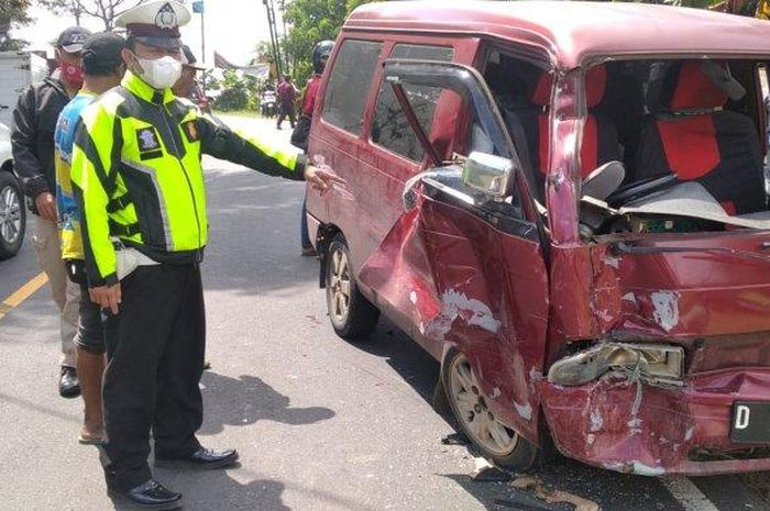 Kondisi Suzuki Futura usai ditabrak truk boks di Malangbong, Garut, Jawa Barat