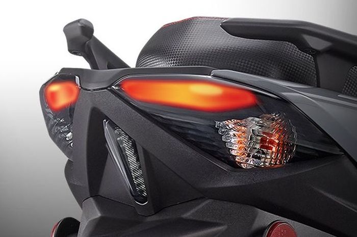 bocoran desain lampu belakang skutik adik Yamaha XMAX.