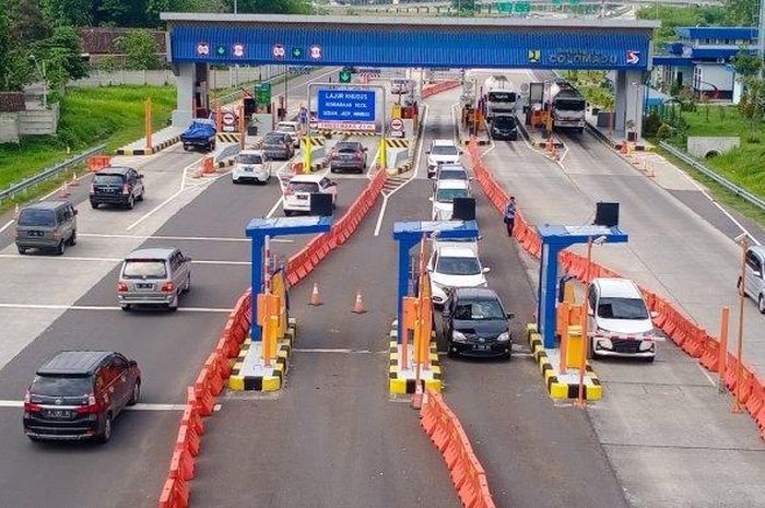 Catat, ganjil genap di jalan tol saat arus mudik Lebaran 2022 enggak berlaku seharian penih, simak nih jadwalnya. (foto ilustrasi)