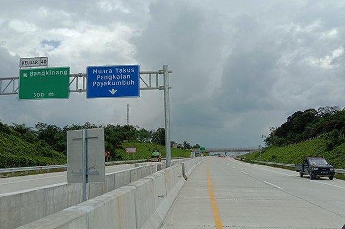 Ruas tol Bangkinang-Pekanbaru.