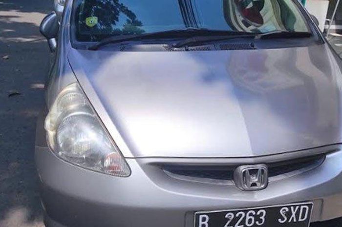 Honda Jazz GD3 nopol B 2263 SXD yang hilang digondol maling di tepi jalan raya Menganti, Lidah Kulon, Lakarsantri, Surabaya, Jawa Timur