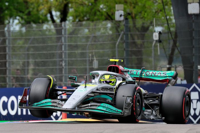 Lewis Hamilton gagal meraih poin pada balapan F1 Emilia Romagna 2022