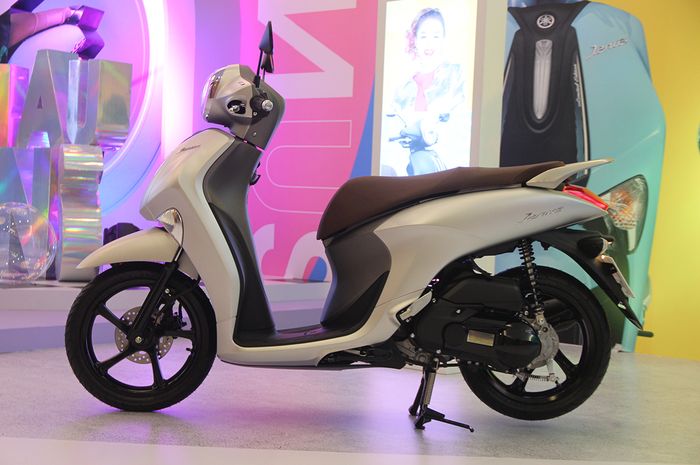 Tampak samping Yamaha Janus 125 2022