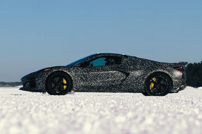 Teaser Chevrolet Corvette Hybrid.