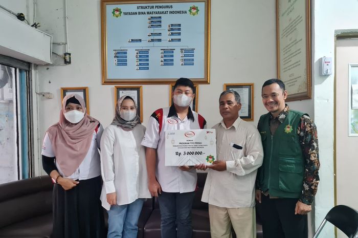 Komunitas TYCI memberikan donasi kepada Yayasan Yatim dan Piatu di Tangerang Selatan.