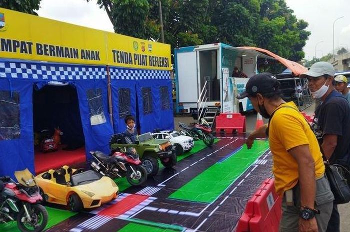 Beragam fasilitas yang ada di pos pam Simpang Tol Padalarang.