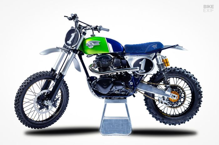 Kawasaki W800 bergaya retro scrambler 