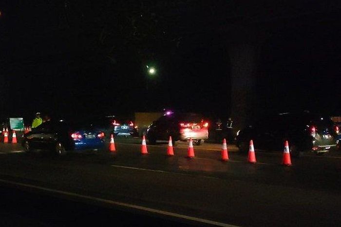 Aturan contraflow di Tol Jakarta-Cikampek KM 47-70 dimulai, Jumat (29/04). 