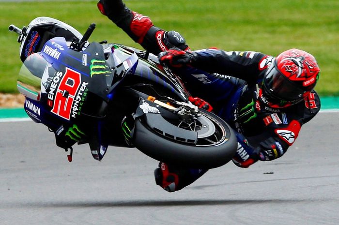 Ilustrasi pembalap MotoGP alami crash saat balapan, wearpack yang dipakai melindungi tubuh